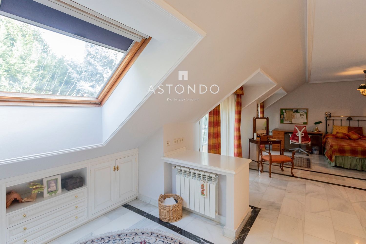 Detached villa for sale in Conde Orgaz with 4 bedrooms, 5 bathrooms, a swimming pool, and a garden. - Foto 37