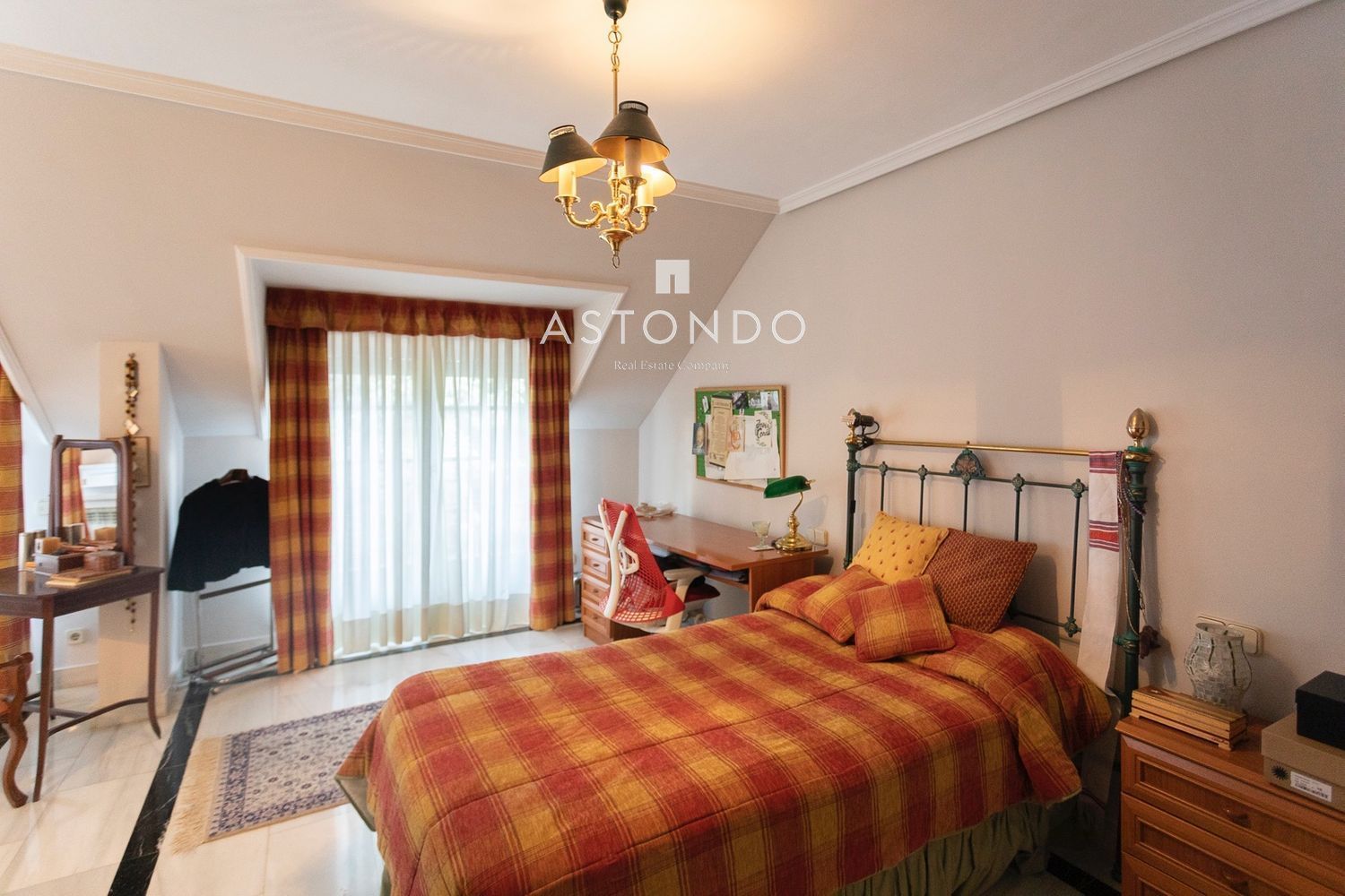 Detached villa for sale in Conde Orgaz with 4 bedrooms, 5 bathrooms, a swimming pool, and a garden. - Foto 40