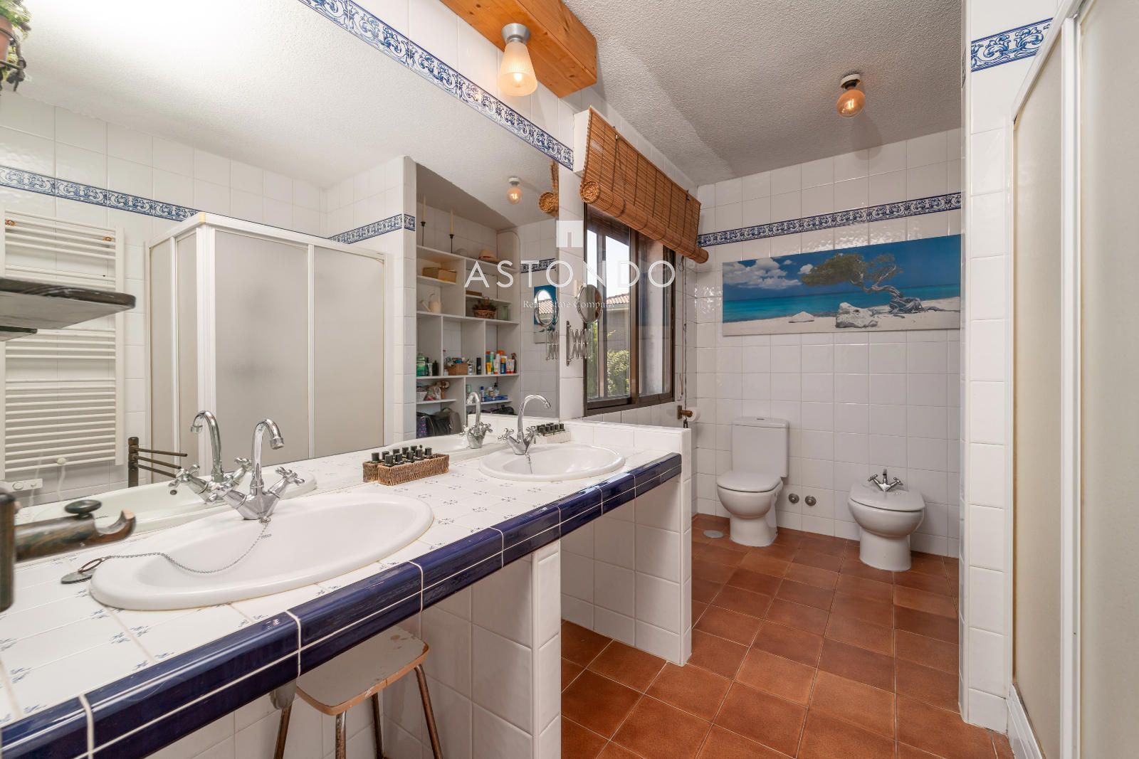 Suite bathroom