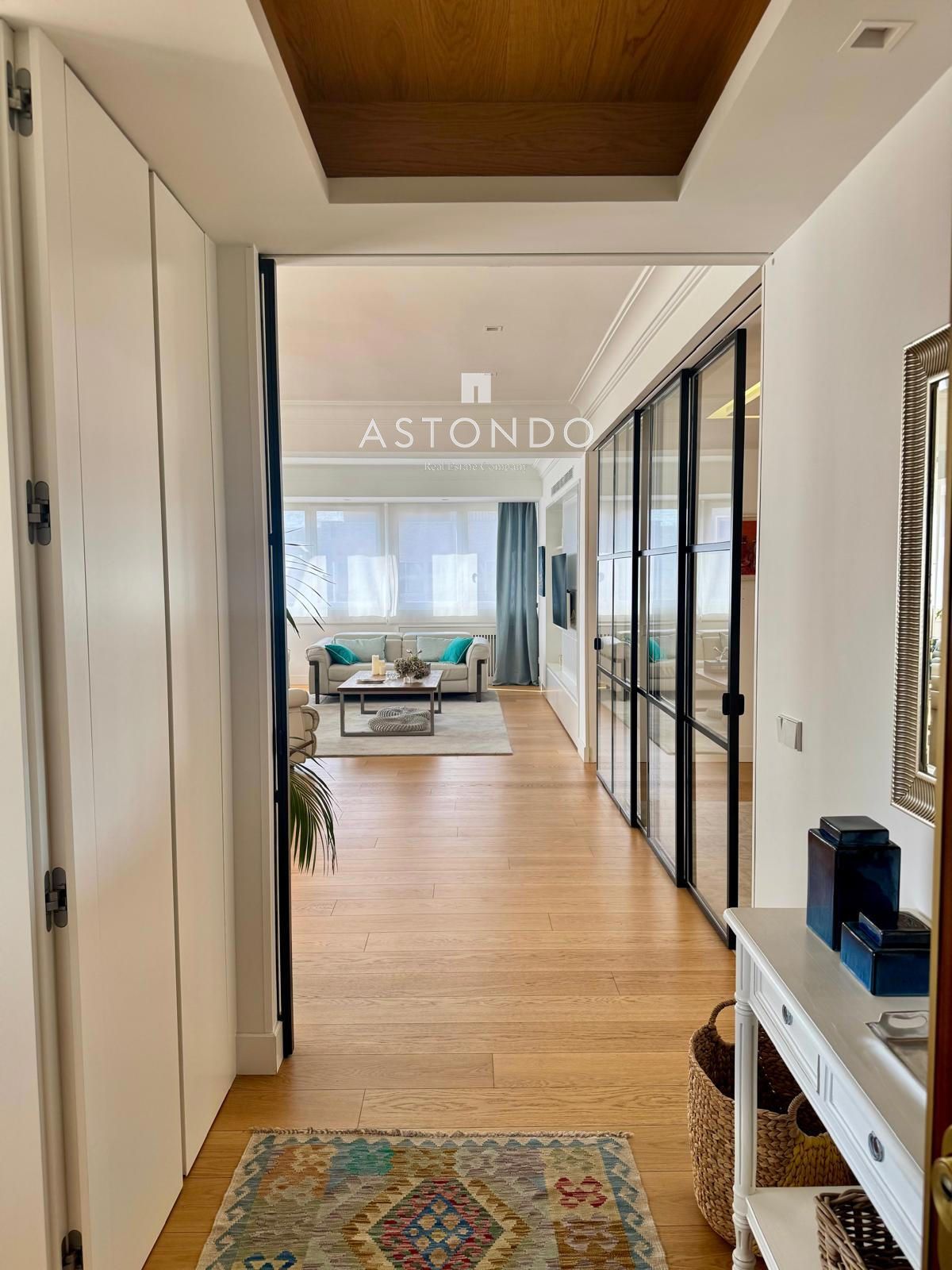 An extraordinary 4-bedroom, 2-bathroom apartment is for sale in Chamartín. Includes garage and storage room. - Foto 6