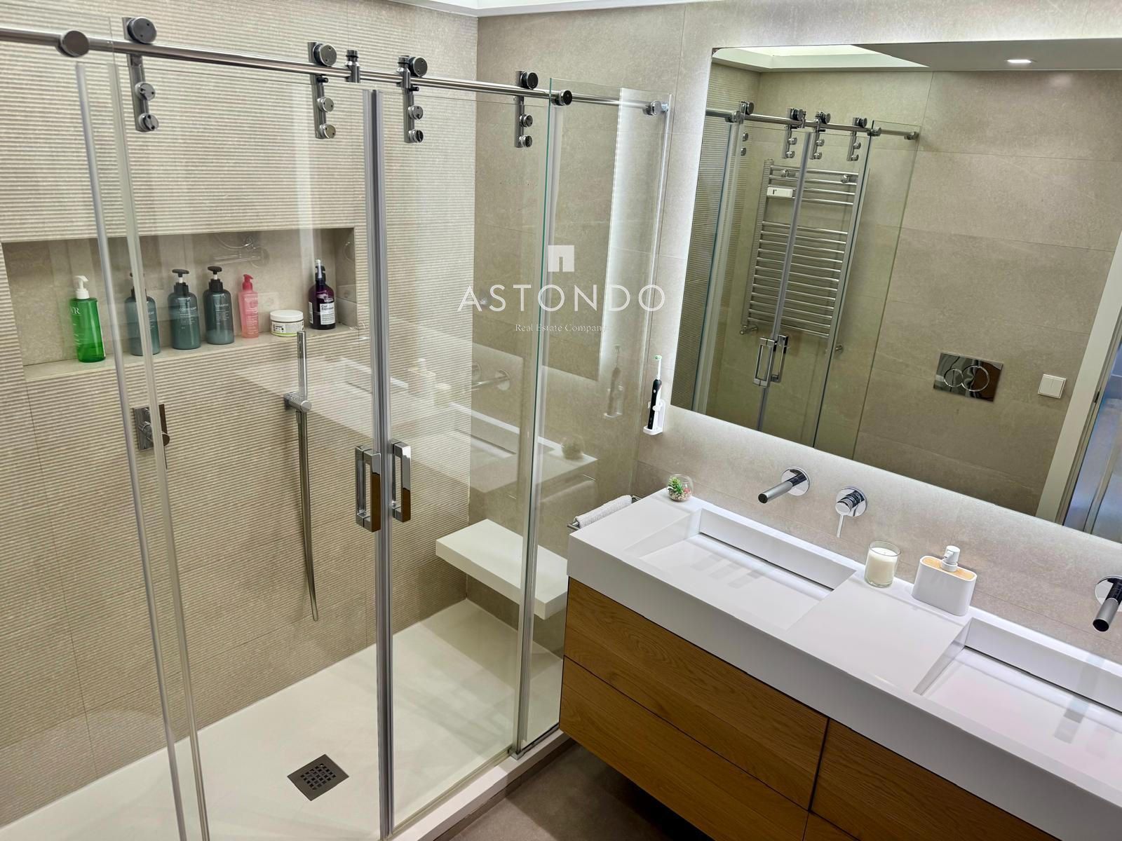 An extraordinary 4-bedroom, 2-bathroom apartment is for sale in Chamartín. Includes garage and storage room. - Foto 8