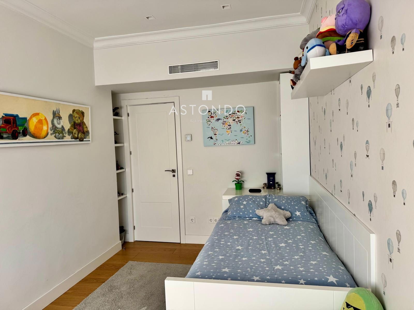 An extraordinary 4-bedroom, 2-bathroom apartment is for sale in Chamartín. Includes garage and storage room. - Foto 12