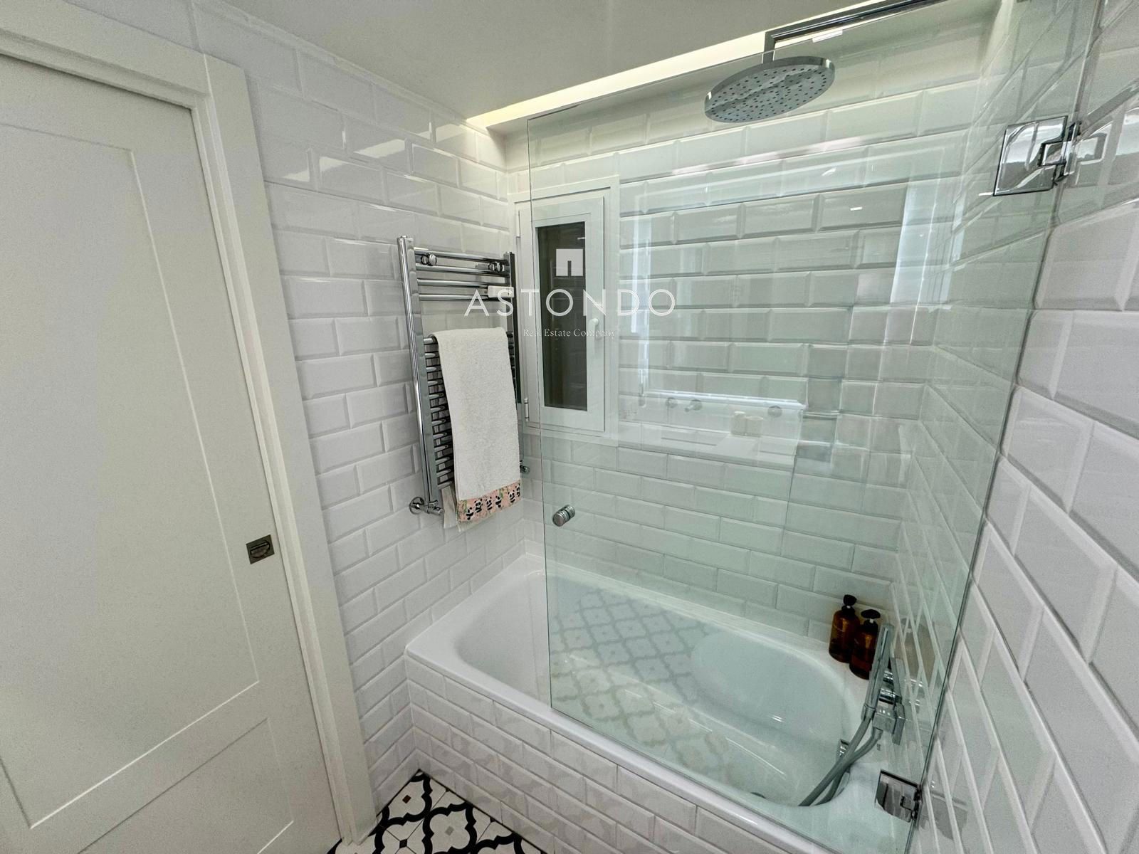 An extraordinary 4-bedroom, 2-bathroom apartment is for sale in Chamartín. Includes garage and storage room. - Foto 15
