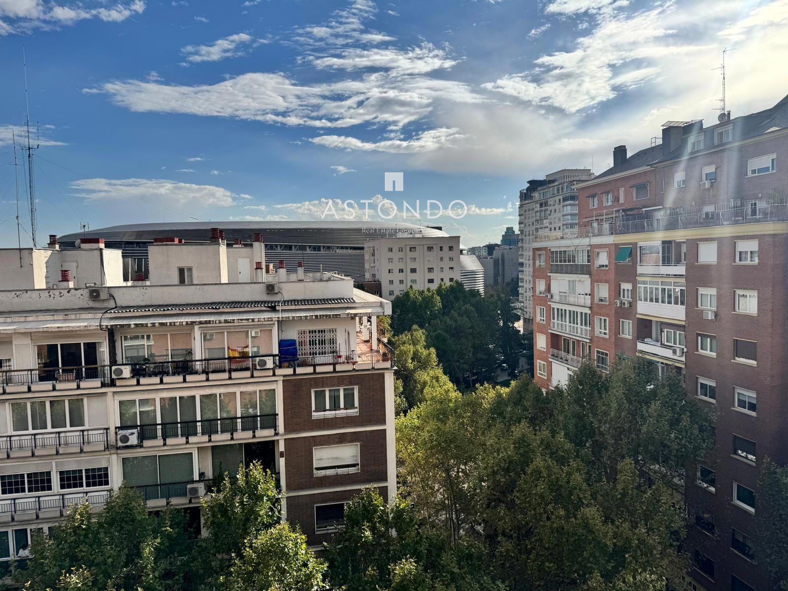 An extraordinary 4-bedroom, 2-bathroom apartment is for sale in Chamartín. Includes garage and storage room. - Foto 16