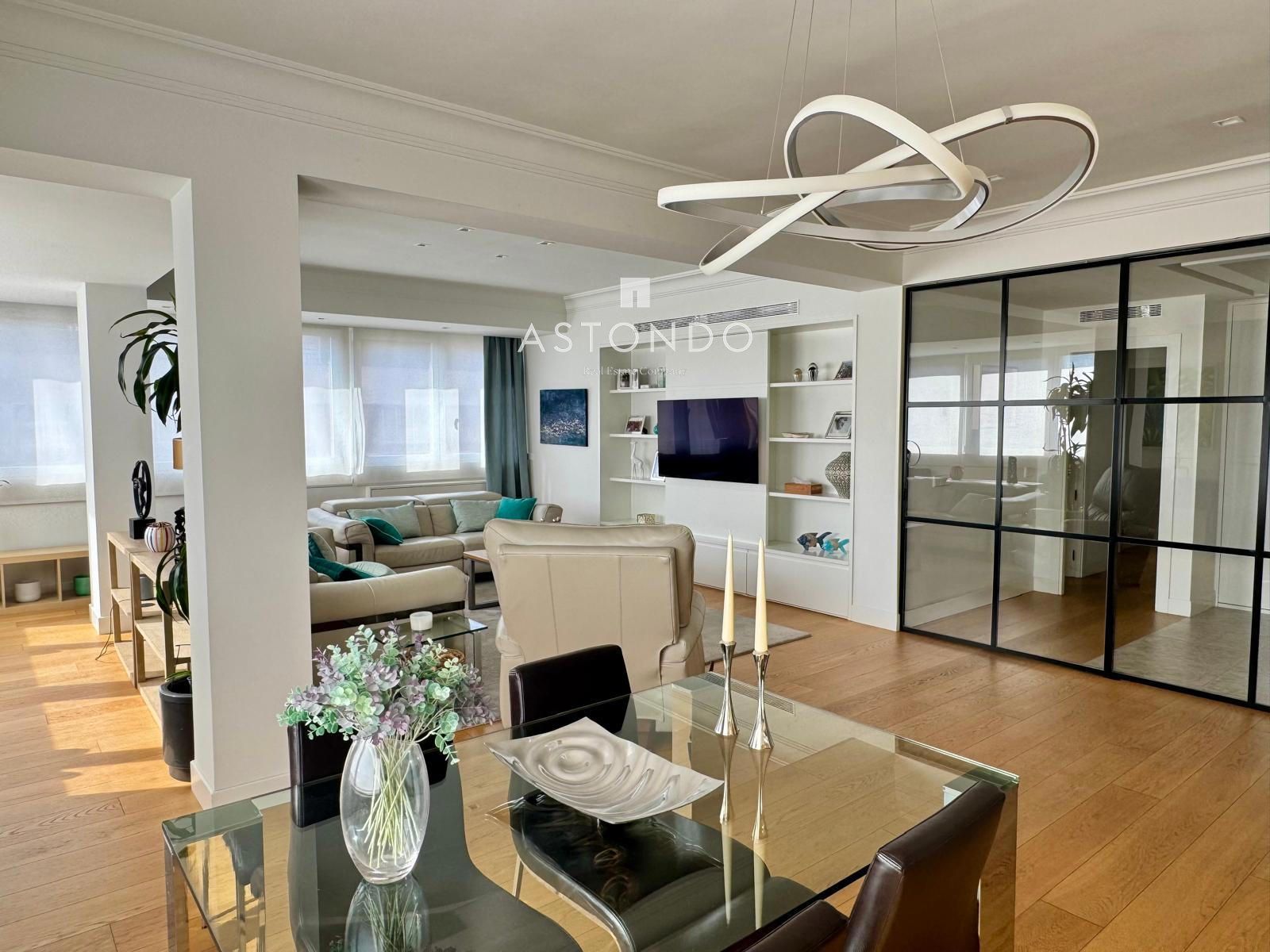 An extraordinary 4-bedroom, 2-bathroom apartment is for sale in Chamartín. Includes garage and storage room. - Foto 21