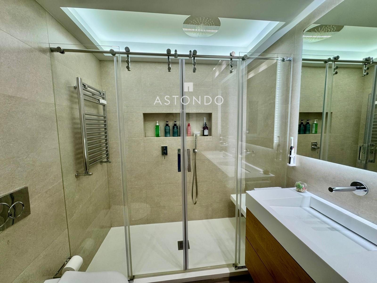 An extraordinary 4-bedroom, 2-bathroom apartment is for sale in Chamartín. Includes garage and storage room. - Foto 24