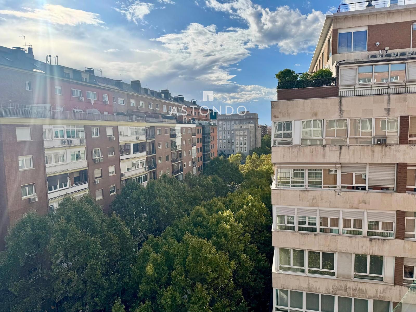 An extraordinary 4-bedroom, 2-bathroom apartment is for sale in Chamartín. Includes garage and storage room. - Foto 27