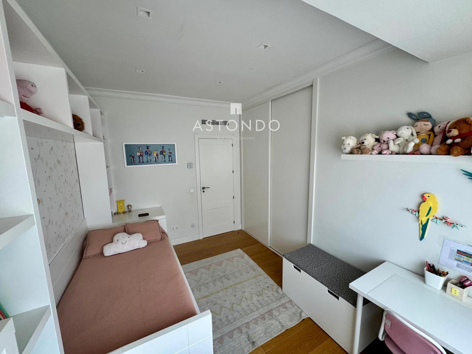 An extraordinary 4-bedroom, 2-bathroom apartment is for sale in Chamartín. Includes garage and storage room. - Foto 32