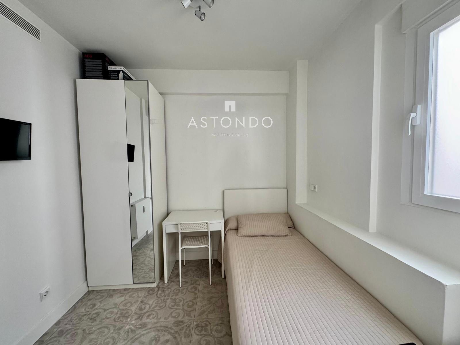 An extraordinary 4-bedroom, 2-bathroom apartment is for sale in Chamartín. Includes garage and storage room. - Foto 40