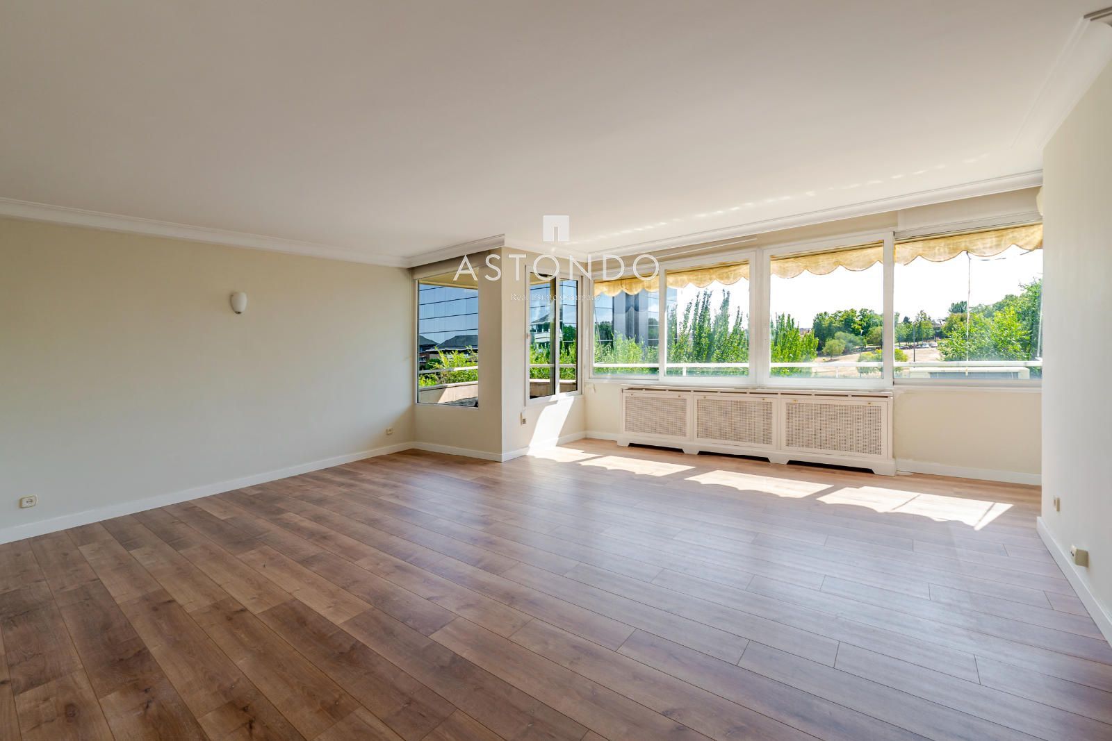 Apartment for sale in Palomas with 4 bedrooms, 3 bathrooms, garage, storage room, and swimming pool. - Foto 5