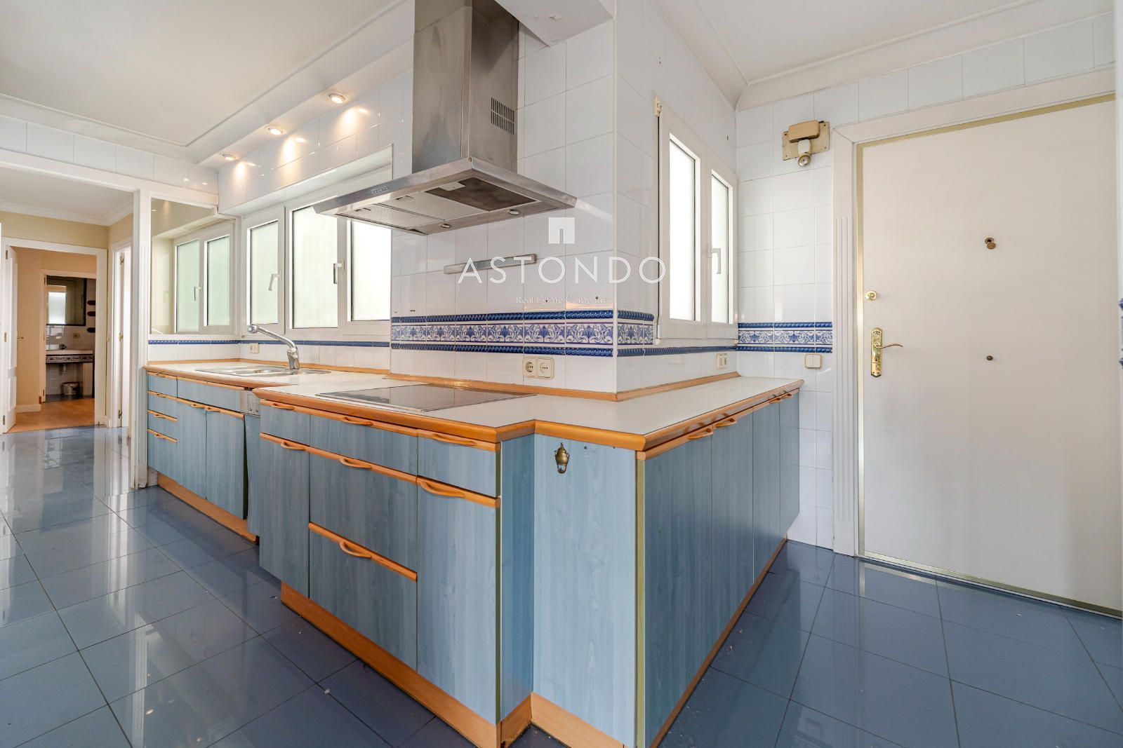 Apartment for sale in Palomas with 4 bedrooms, 3 bathrooms, garage, storage room, and swimming pool. - Foto 8