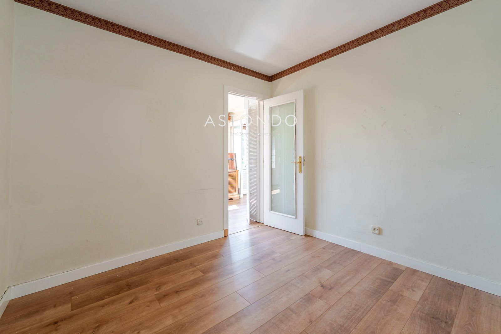 Apartment for sale in Palomas with 4 bedrooms, 3 bathrooms, garage, storage room, and swimming pool. - Foto 26