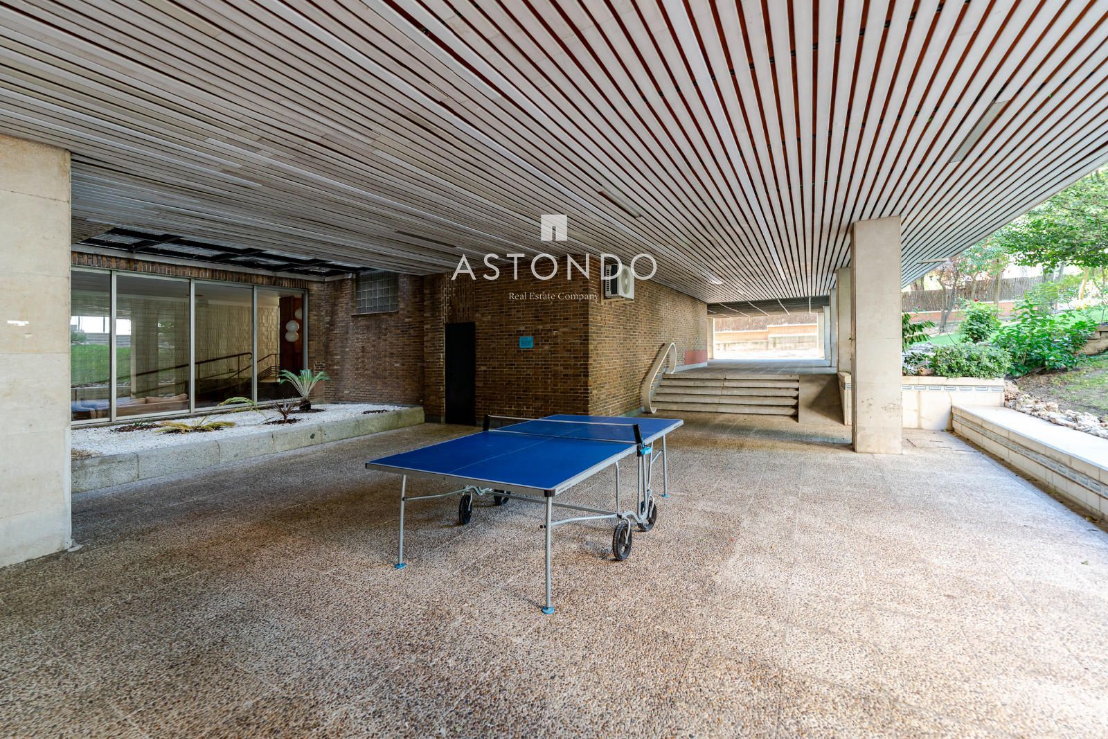 Apartment for sale in Palomas with 4 bedrooms, 3 bathrooms, garage, storage room, and swimming pool. - Foto 43