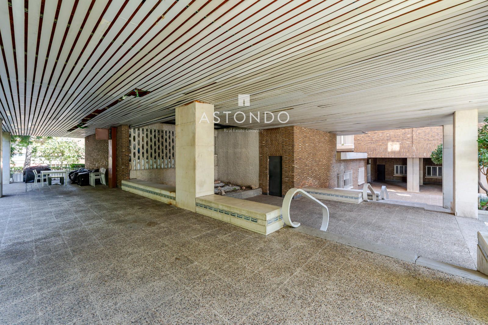 Apartment for sale in Palomas with 4 bedrooms, 3 bathrooms, garage, storage room, and swimming pool. - Foto 45