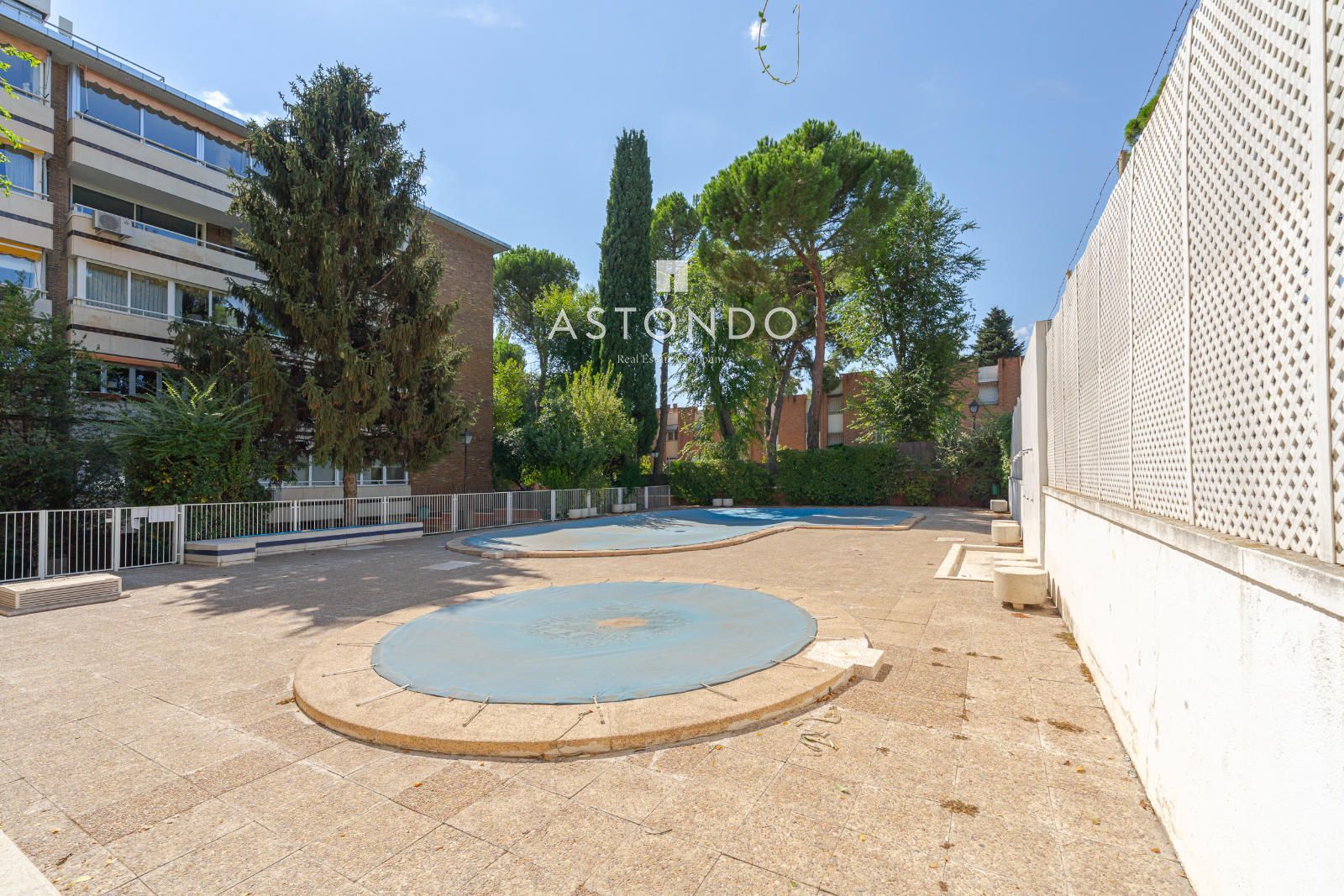 Apartment for sale in Palomas with 4 bedrooms, 3 bathrooms, garage, storage room, and swimming pool. - Foto 46