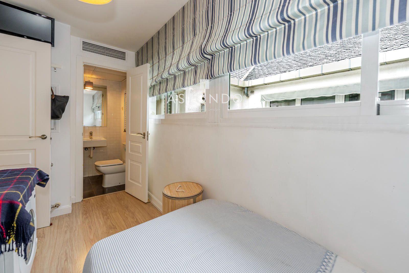 Piso reformado en venta de 4 dormitorios, 4 baños con piscina y garaje. - Foto 32