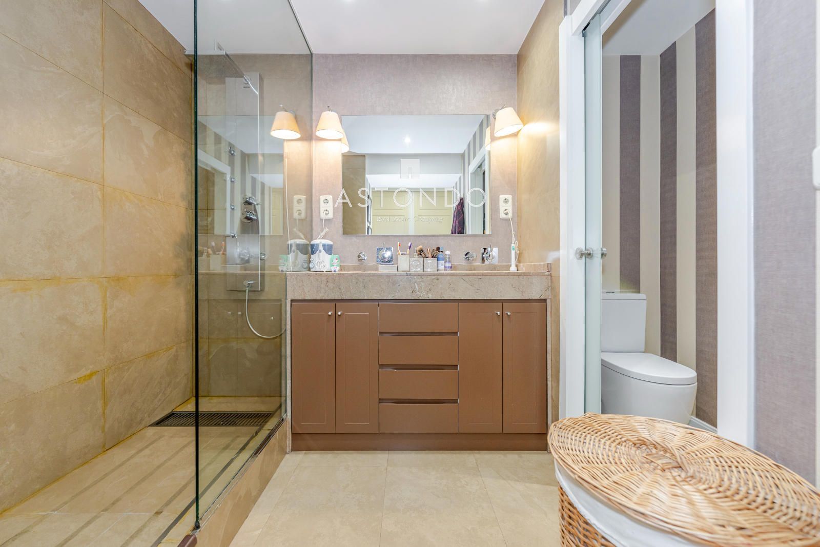 Piso reformado en venta de 4 dormitorios, 4 baños con piscina y garaje. - Foto 29
