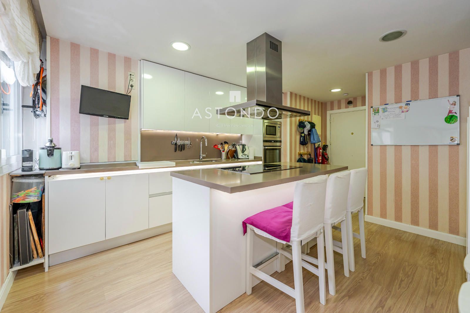 Piso reformado en venta de 4 dormitorios, 4 baños con piscina y garaje. - Foto 36