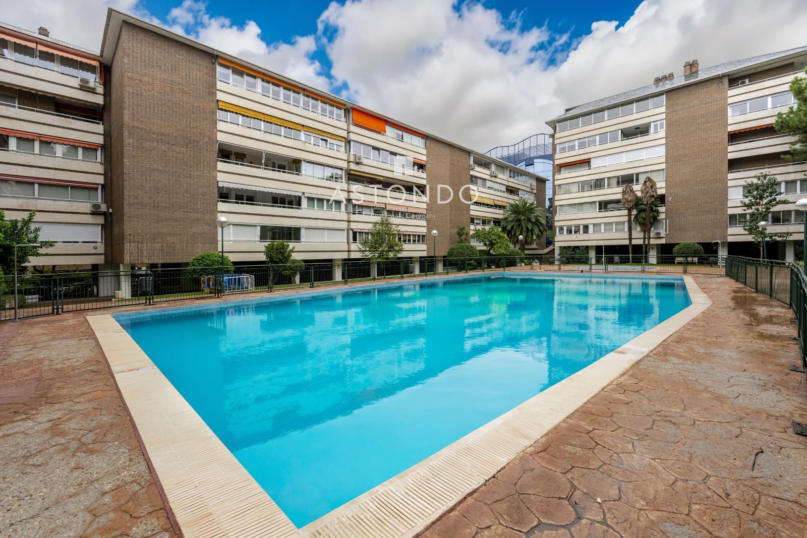 Piso reformado en venta de 4 dormitorios, 4 baños con piscina y garaje. - Foto 41