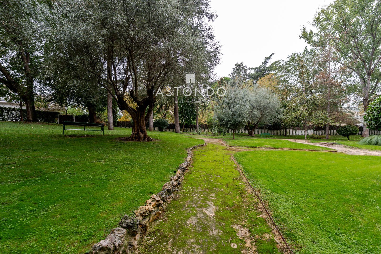 Piso reformado en venta de 4 dormitorios, 4 baños con piscina y garaje. - Foto 42