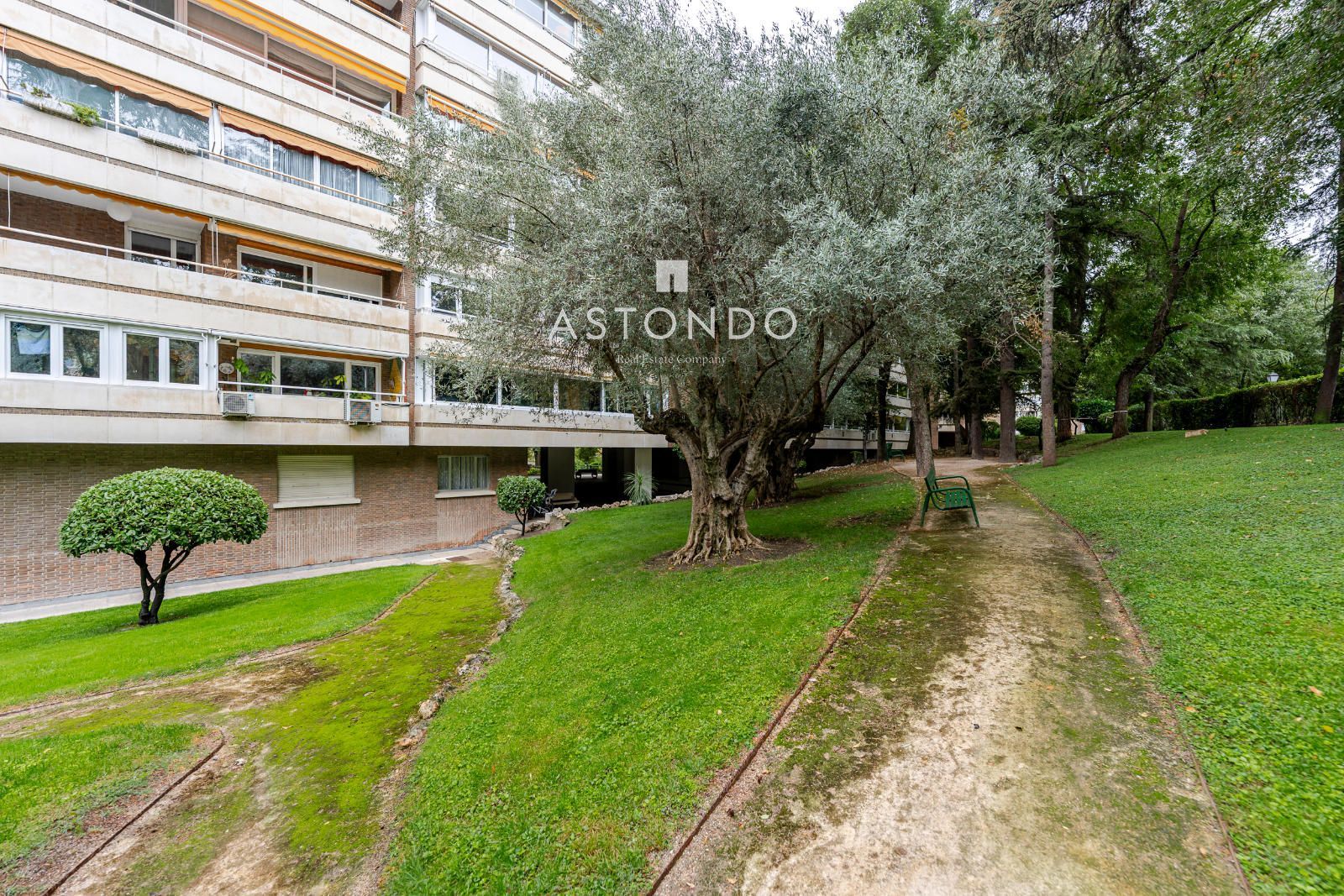 Piso reformado en venta de 4 dormitorios, 4 baños con piscina y garaje. - Foto 43