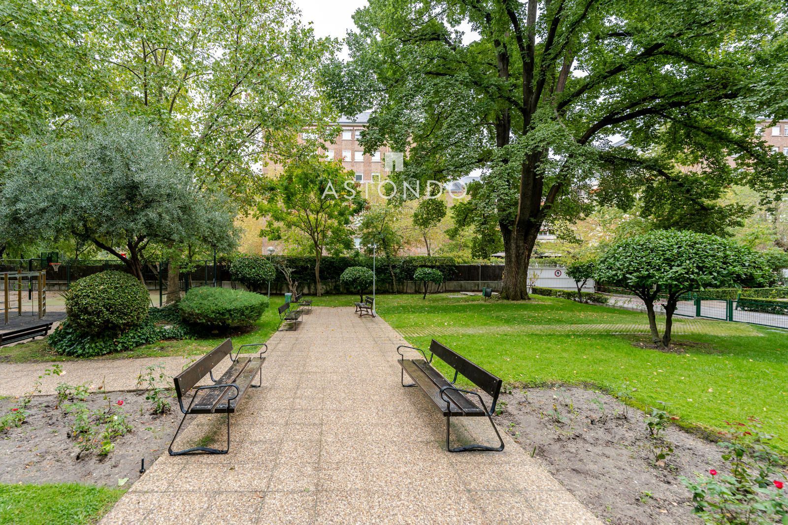 Piso reformado en venta de 4 dormitorios, 4 baños con piscina y garaje. - Foto 44