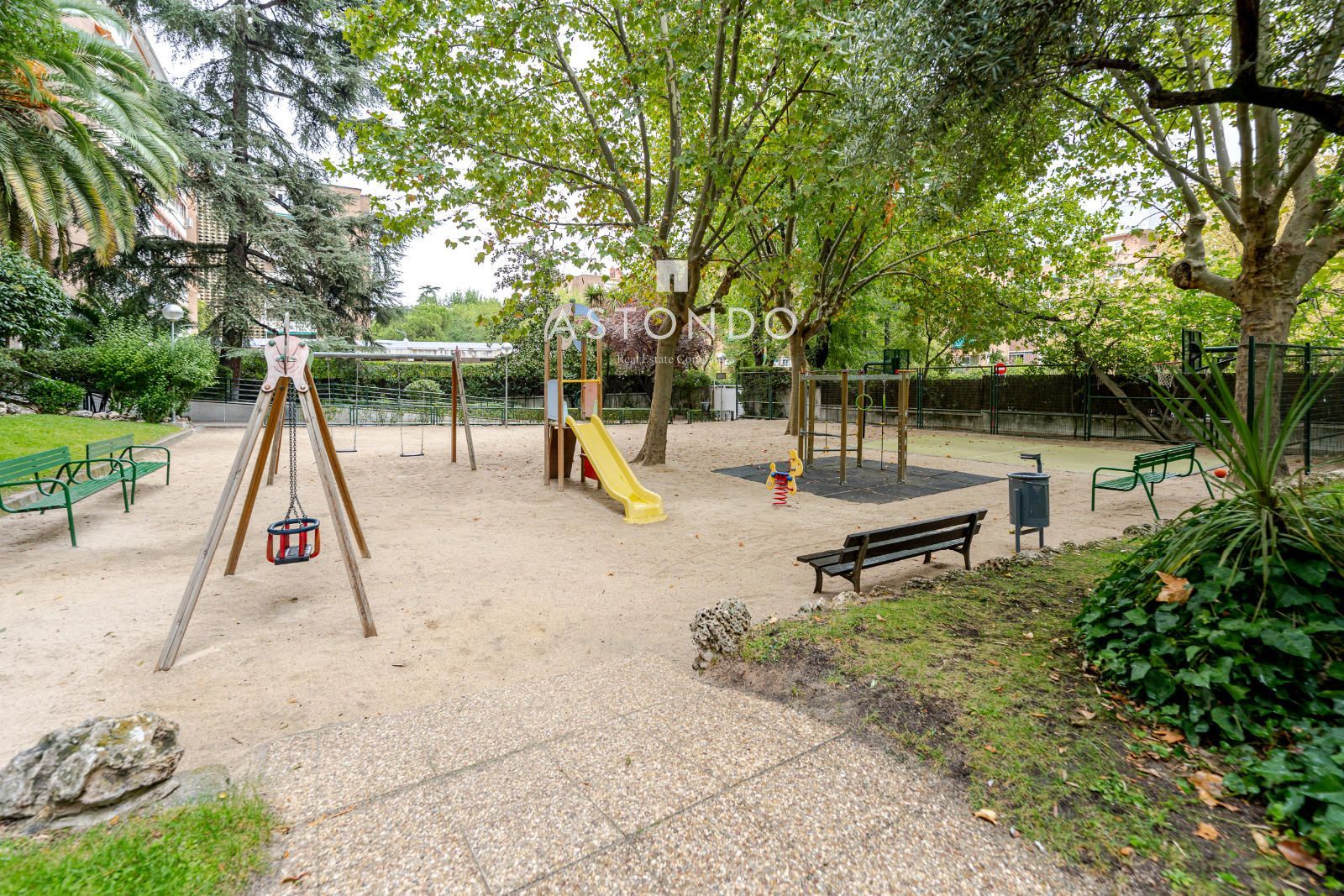 Piso reformado en venta de 4 dormitorios, 4 baños con piscina y garaje. - Foto 45