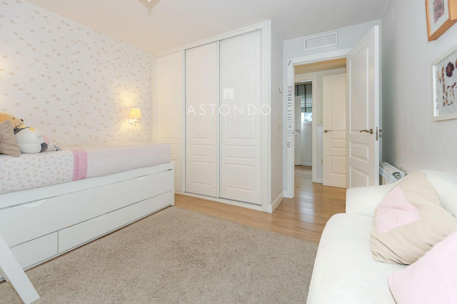 Piso reformado en venta de 4 dormitorios, 4 baños con piscina y garaje. - Foto 18