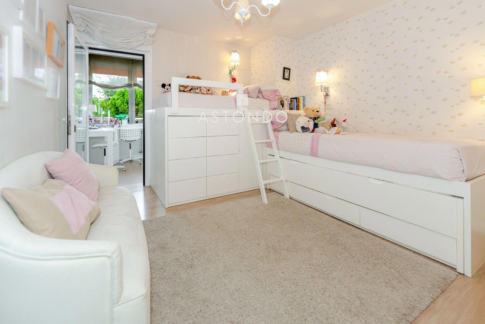 Piso reformado en venta de 4 dormitorios, 4 baños con piscina y garaje. - Foto 20