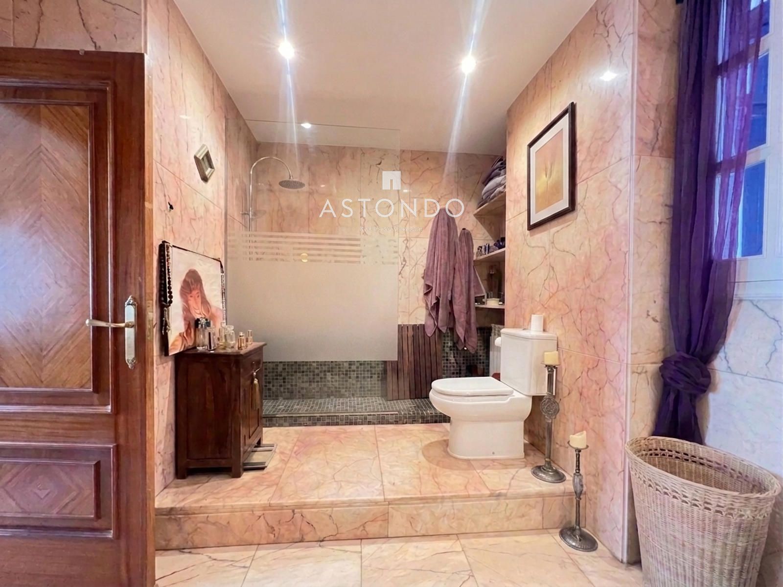 Chalet independiente en venta en Conde Orgaz con 6 dormitorios, 5 baños, piscina y jardín. - Foto 26