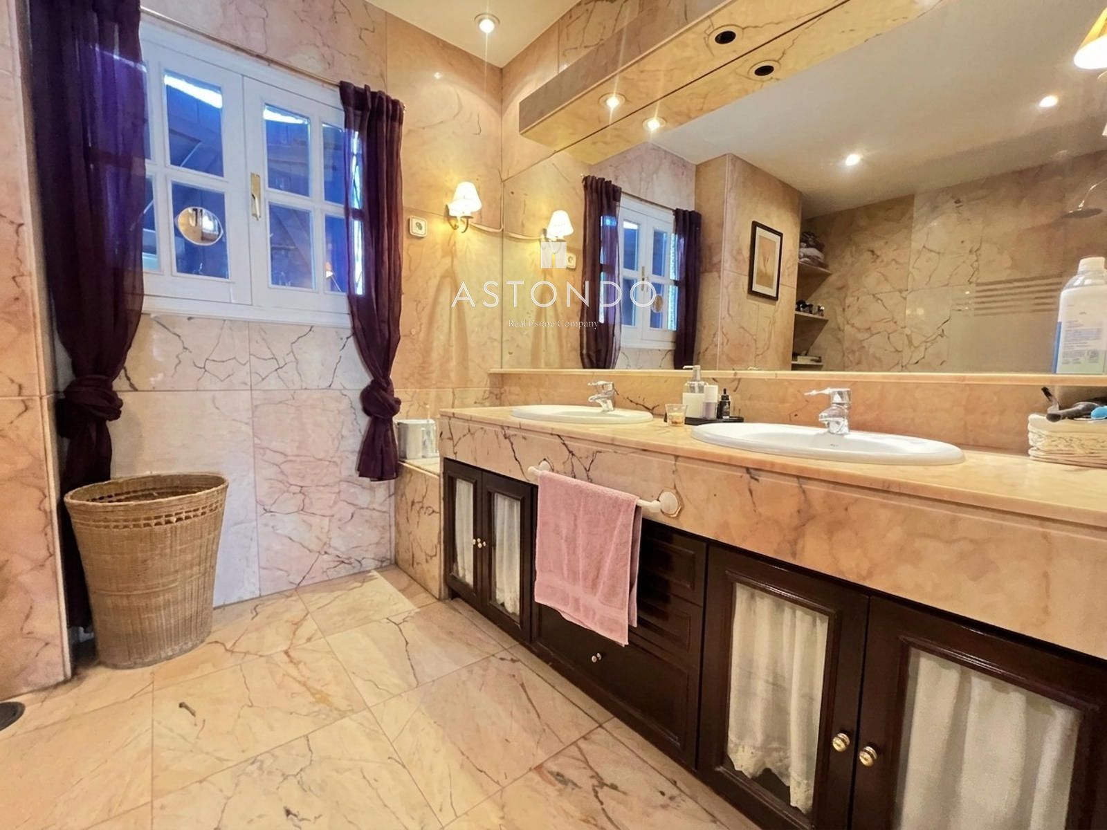 Chalet independiente en venta en Conde Orgaz con 6 dormitorios, 5 baños, piscina y jardín. - Foto 27