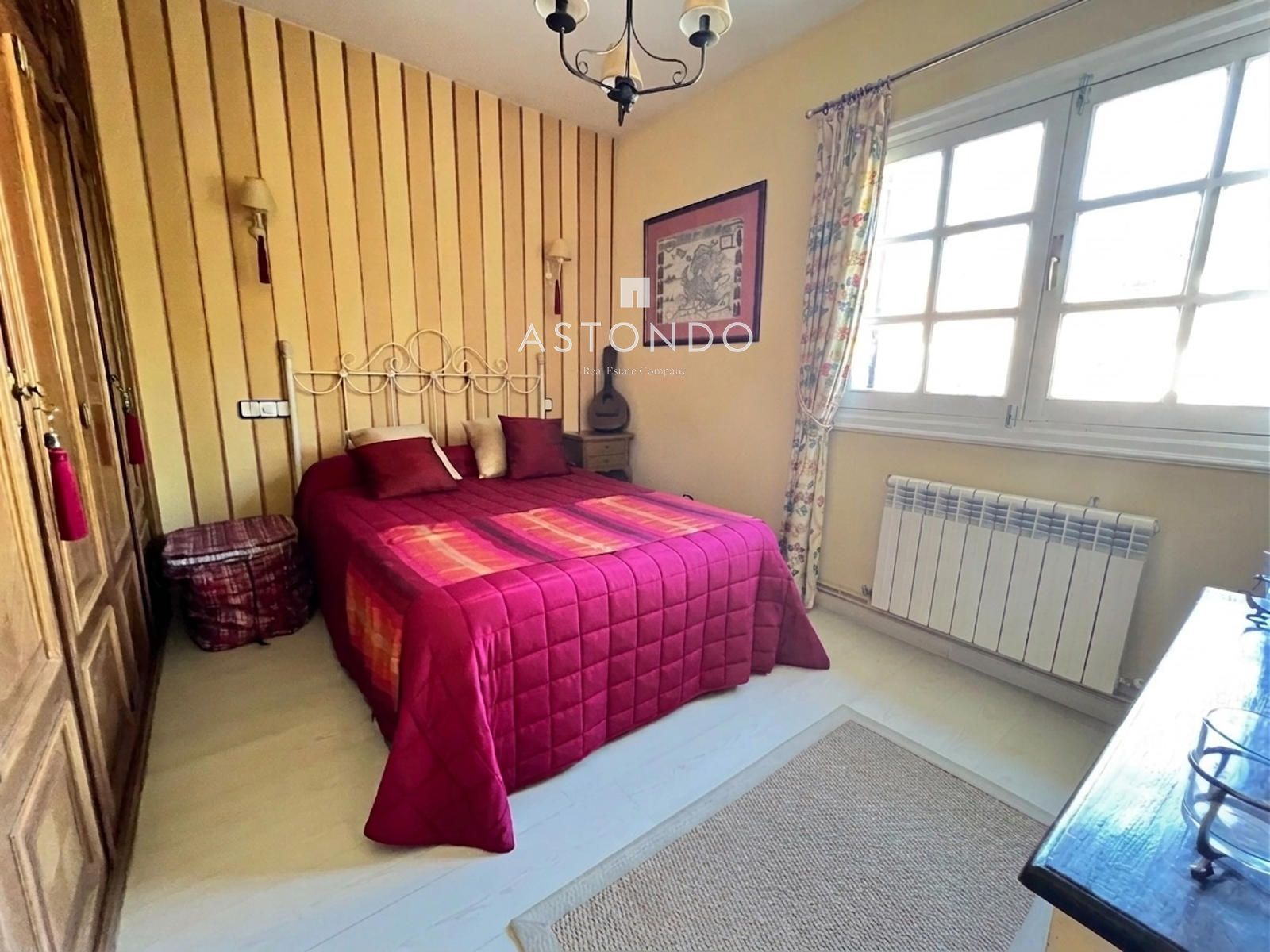 Chalet independiente en venta en Conde Orgaz con 6 dormitorios, 5 baños, piscina y jardín. - Foto 17