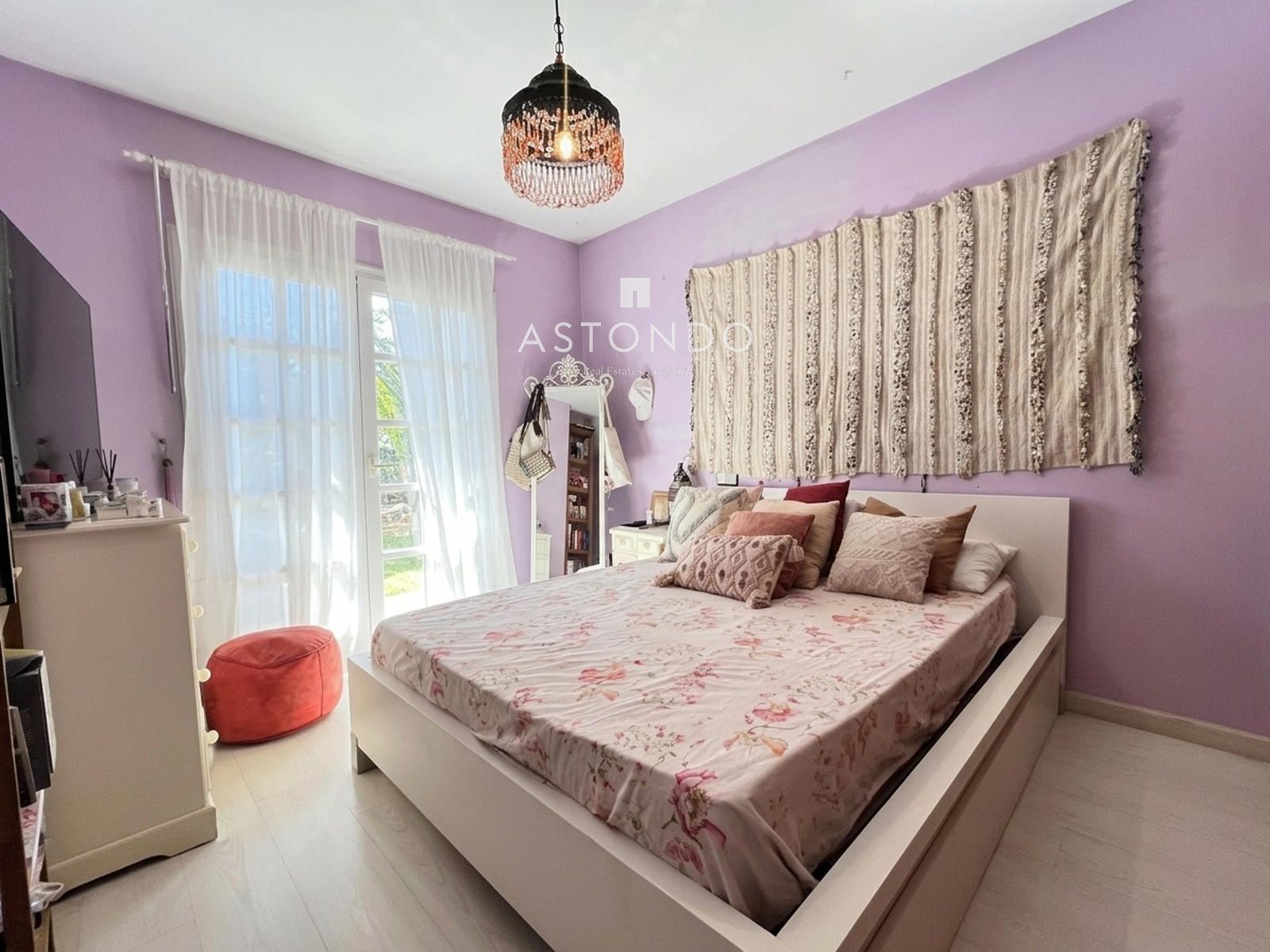 Chalet independiente en venta en Conde Orgaz con 6 dormitorios, 5 baños, piscina y jardín. - Foto 16