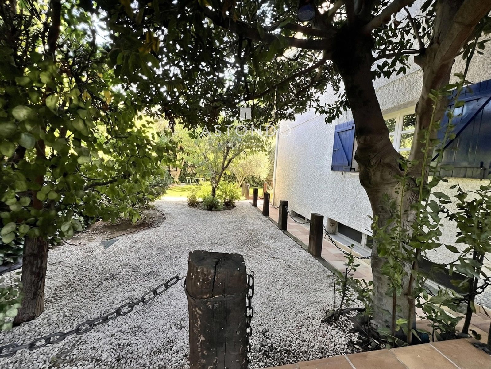 Chalet independiente en venta en Conde Orgaz con 6 dormitorios, 5 baños, piscina y jardín. - Foto 30