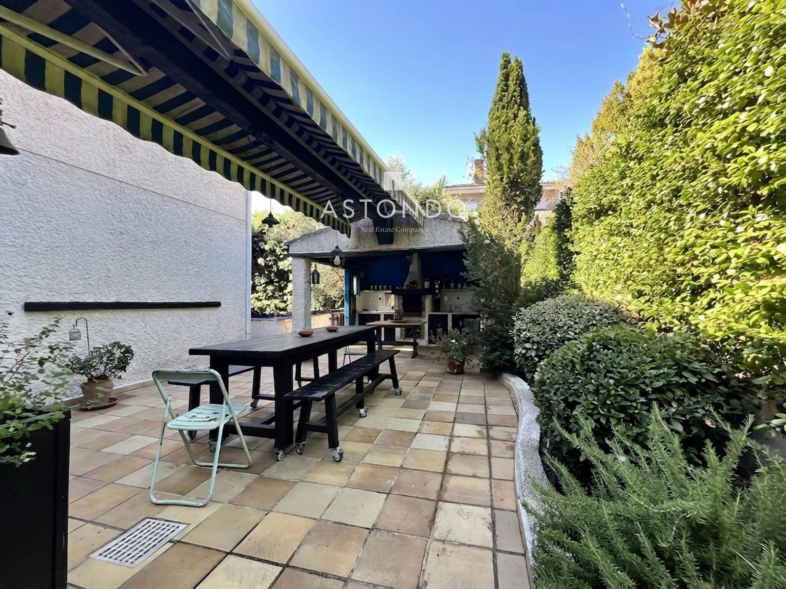 Chalet independiente en venta en Conde Orgaz con 6 dormitorios, 5 baños, piscina y jardín. - Foto 32