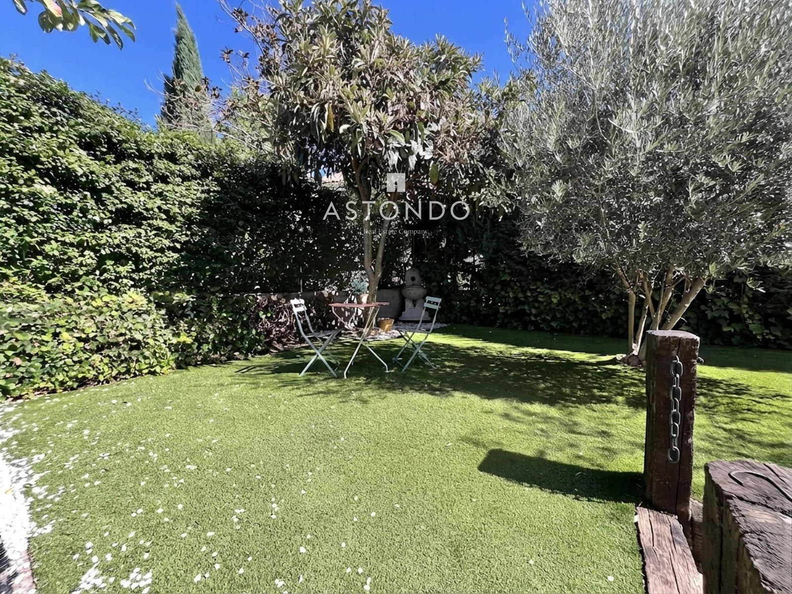 Chalet independiente en venta en Conde Orgaz con 6 dormitorios, 5 baños, piscina y jardín. - Foto 28