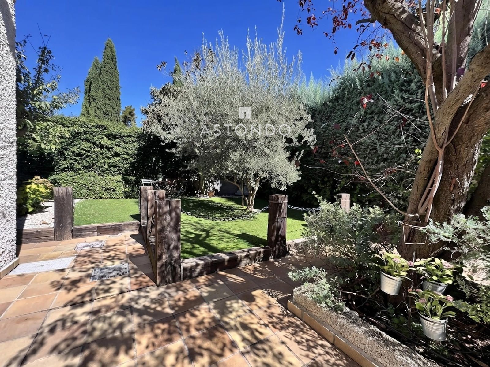 Chalet independiente en venta en Conde Orgaz con 6 dormitorios, 5 baños, piscina y jardín. - Foto 29