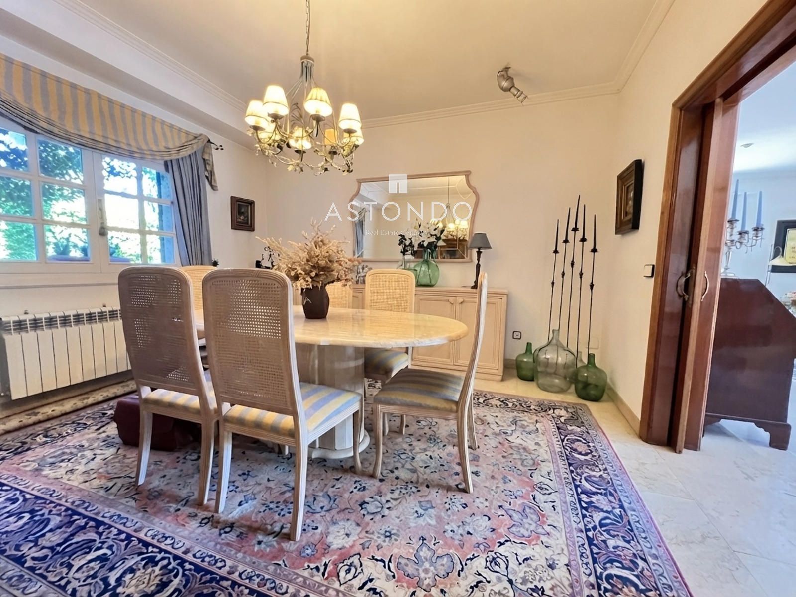 Chalet independiente en venta en Conde Orgaz con 6 dormitorios, 5 baños, piscina y jardín. - Foto 12