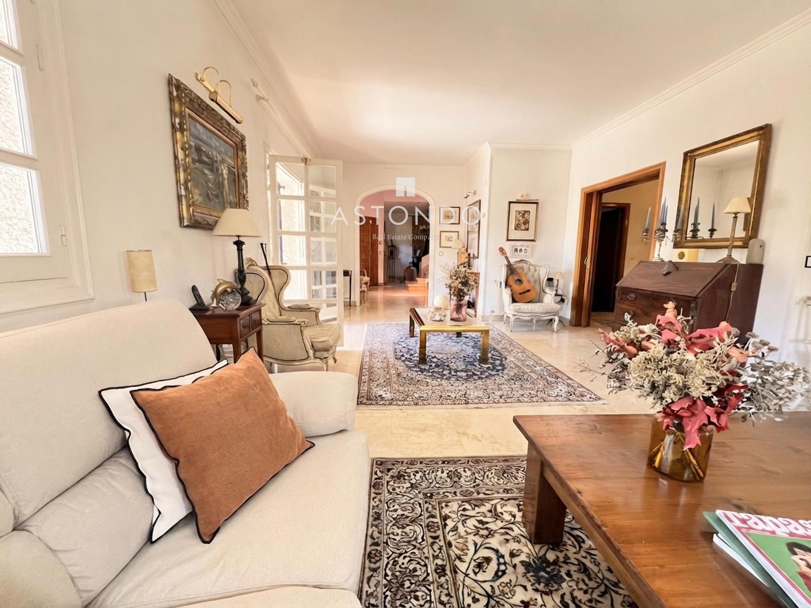 Chalet independiente en venta en Conde Orgaz con 6 dormitorios, 5 baños, piscina y jardín. - Foto 7
