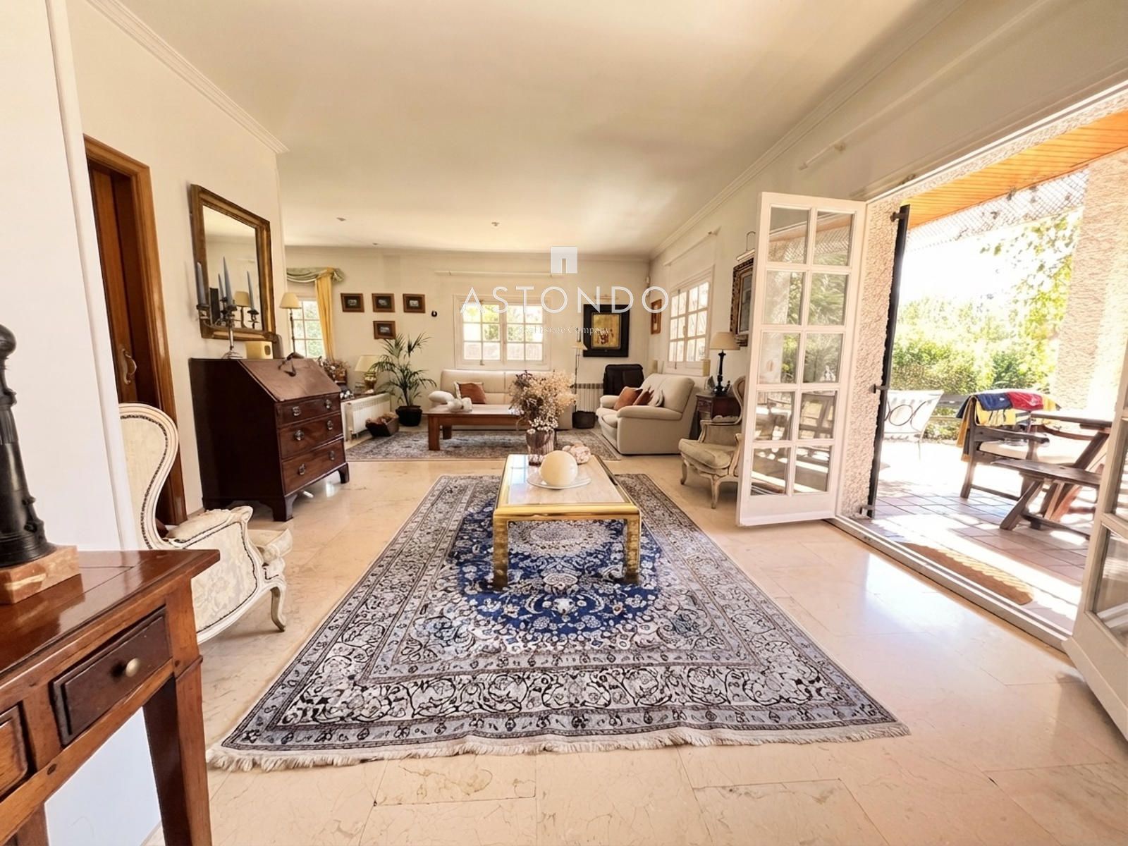 Chalet independiente en venta en Conde Orgaz con 6 dormitorios, 5 baños, piscina y jardín. - Foto 5