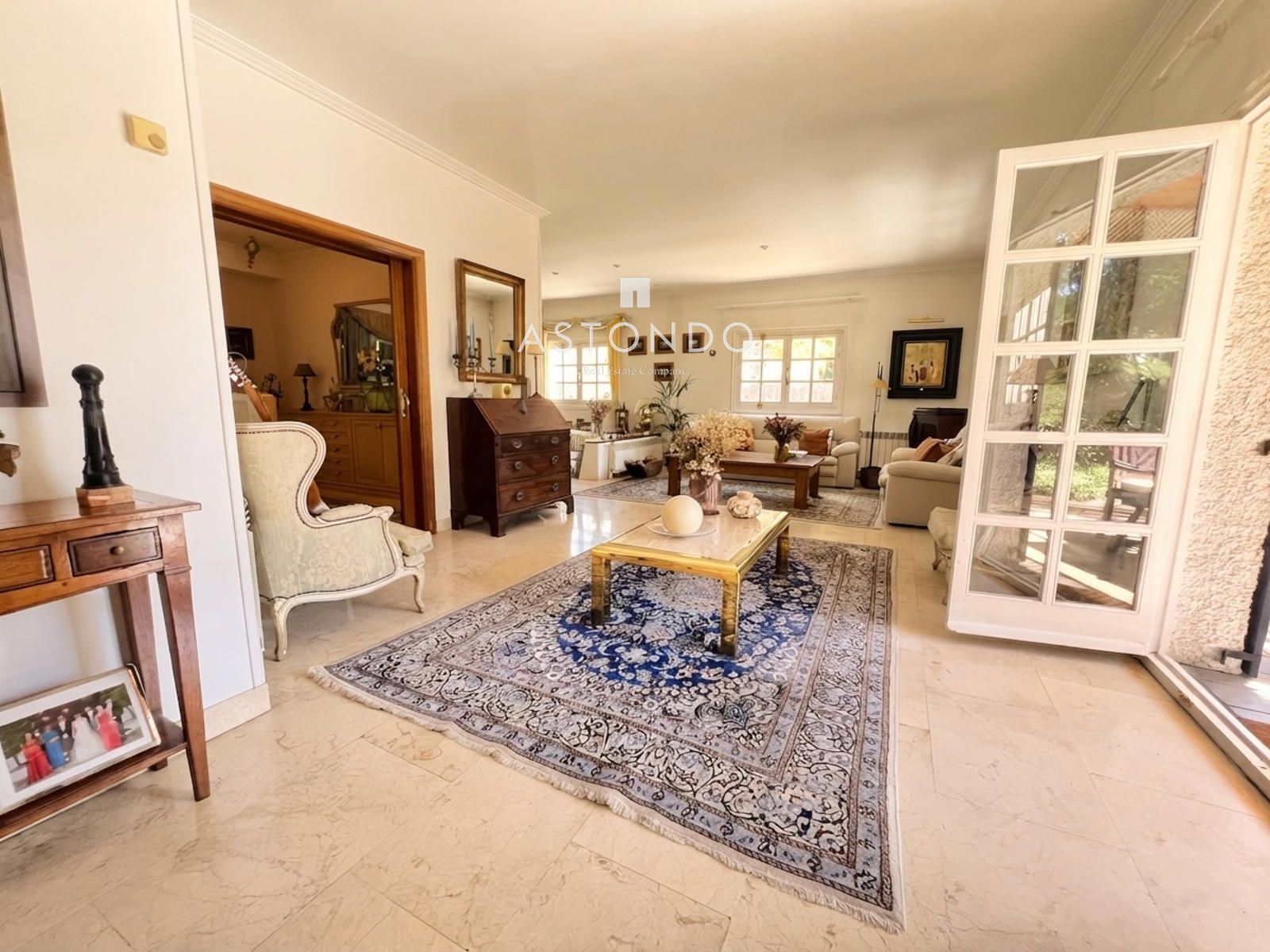 Chalet independiente en venta en Conde Orgaz con 6 dormitorios, 5 baños, piscina y jardín. - Foto 4