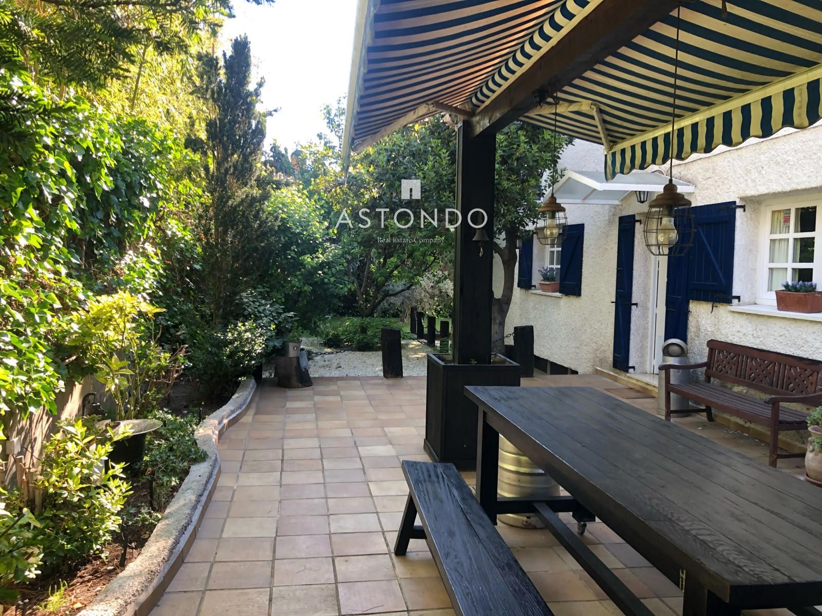 Chalet independiente en venta en Conde Orgaz con 6 dormitorios, 5 baños, piscina y jardín. - Foto 33