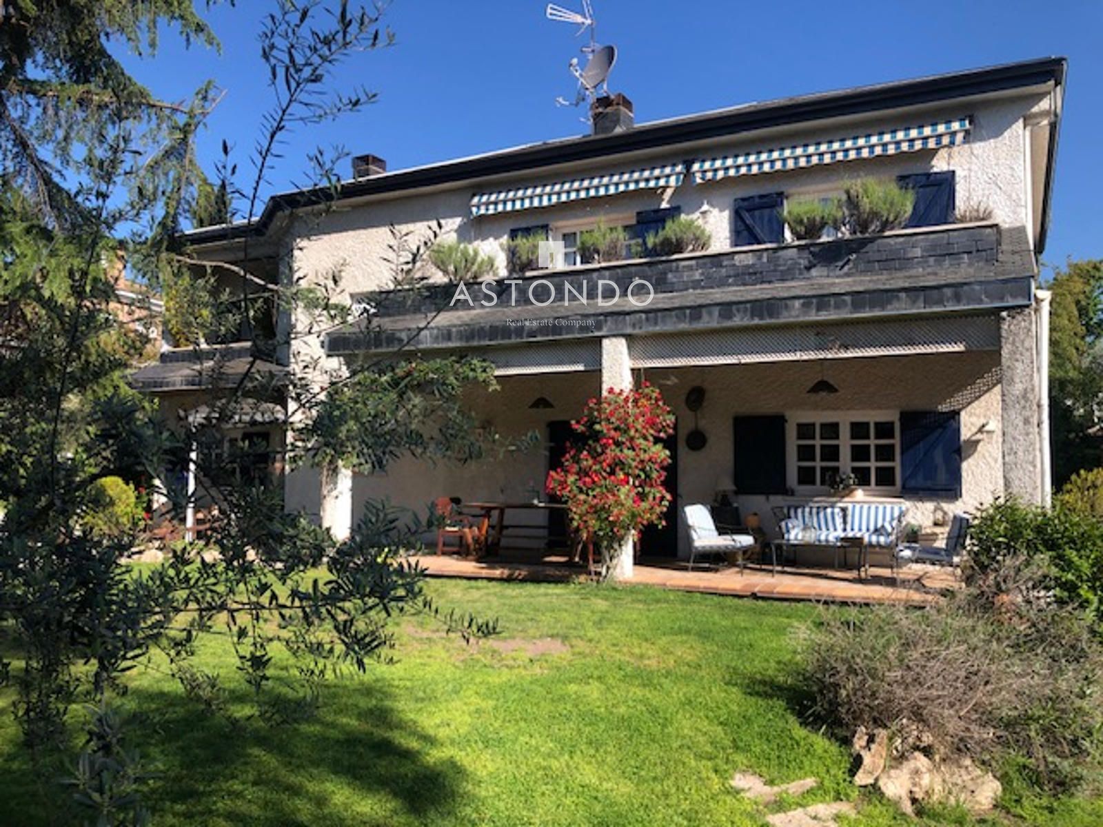 Chalet independiente en venta en Conde Orgaz con 6 dormitorios, 5 baños, piscina y jardín. - Foto 43