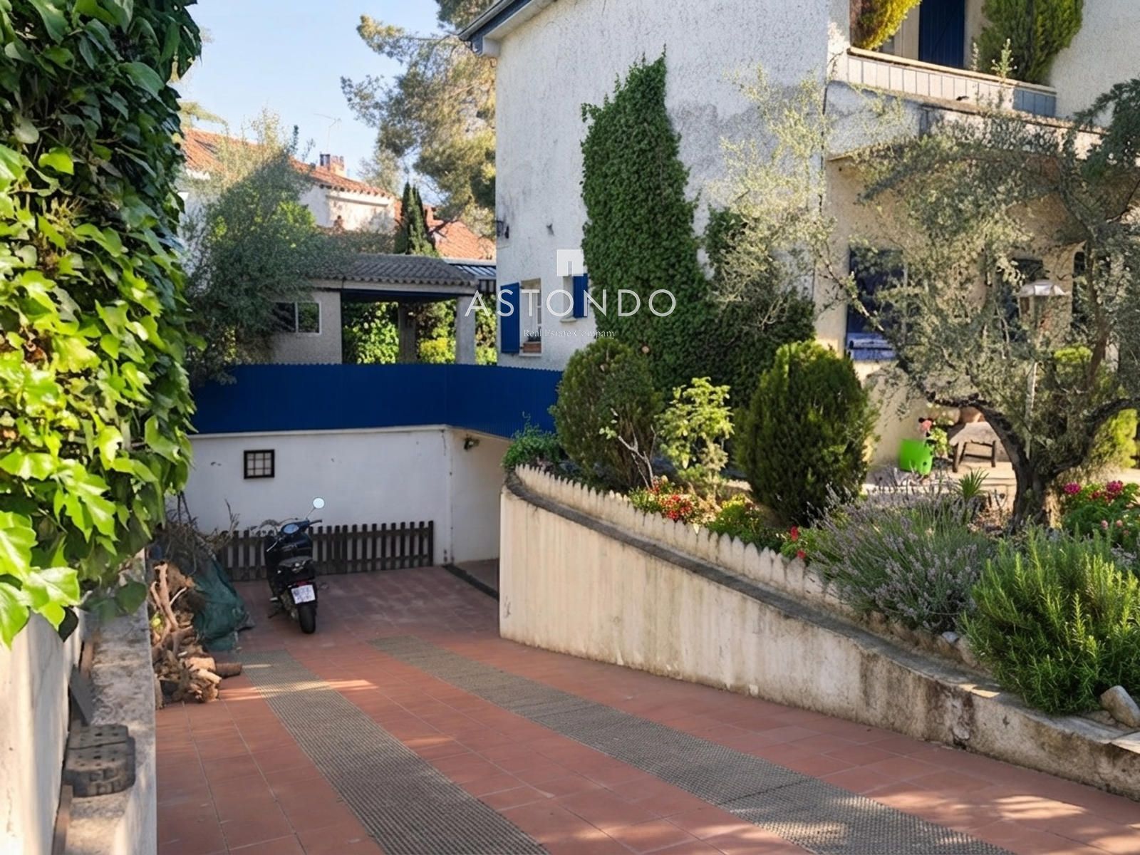 Chalet independiente en venta en Conde Orgaz con 6 dormitorios, 5 baños, piscina y jardín. - Foto 46