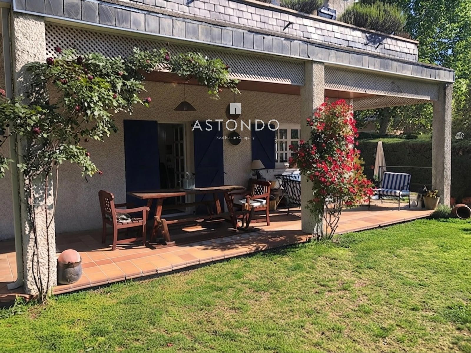 Chalet independiente en venta en Conde Orgaz con 6 dormitorios, 5 baños, piscina y jardín. - Foto 45