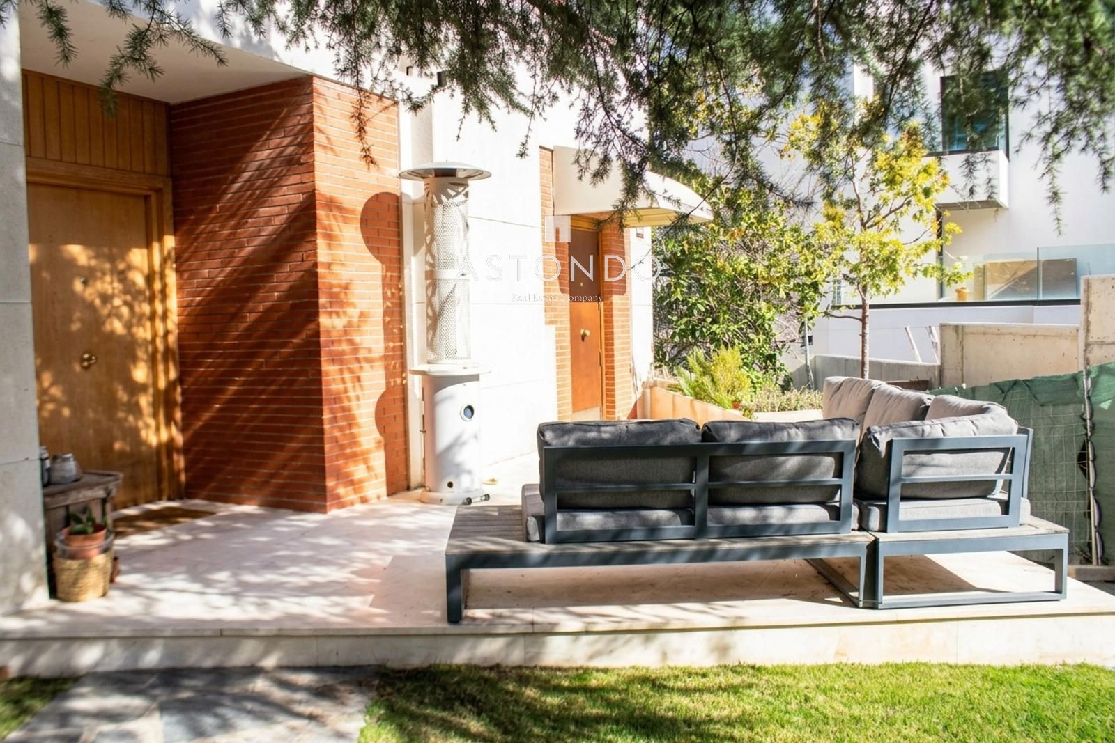 Chalet en venta conde Orgaz de 5 dormitorios, 5 baños, piscina con aerotermia - Foto 2