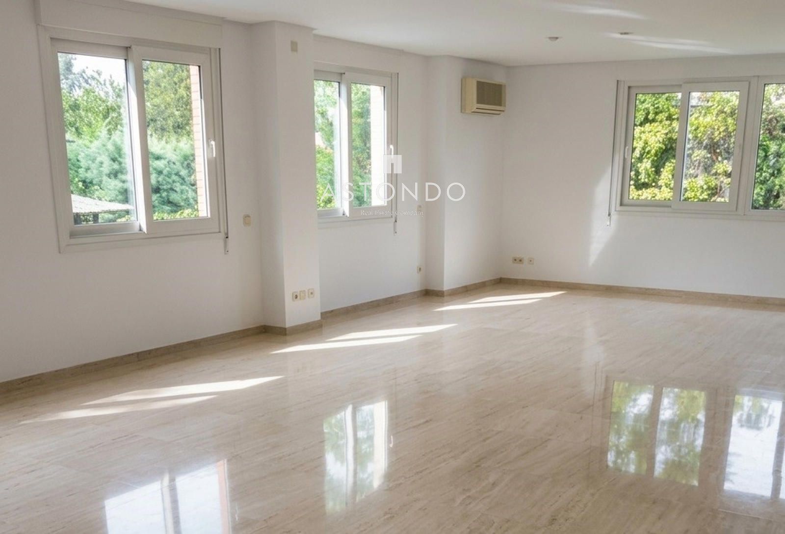 Chalet en venta conde Orgaz de 5 dormitorios, 5 baños, piscina con aerotermia - Foto 5