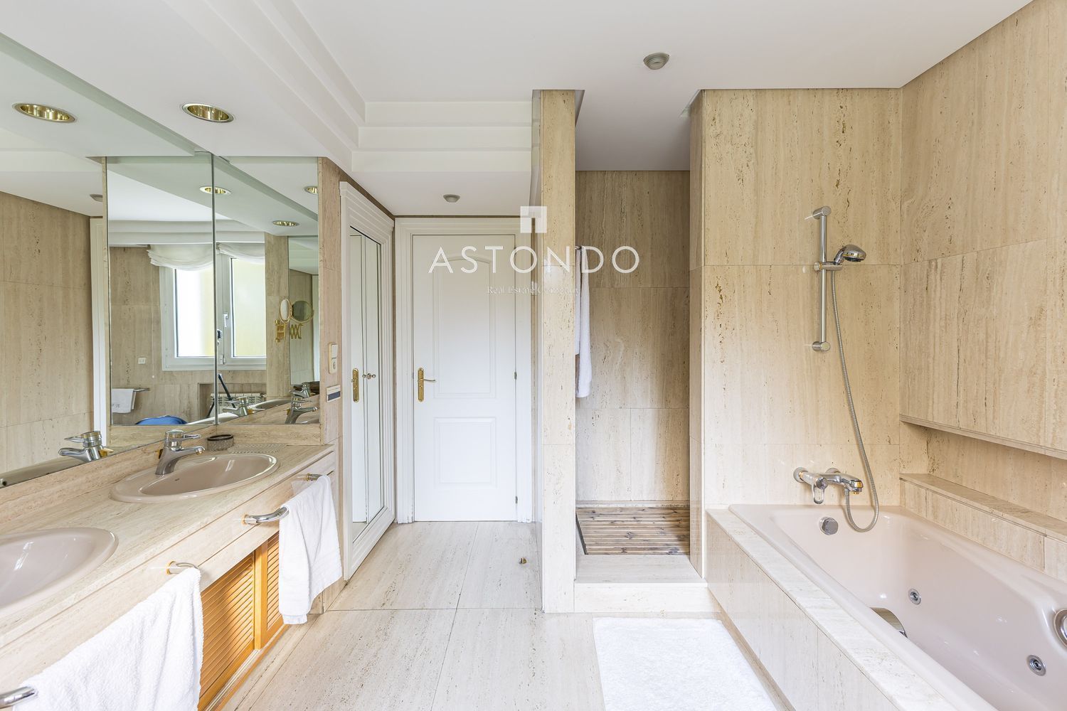 Detached house for sale in Conde Orgaz with 7 bedrooms, 8 bathrooms, and a swimming pool. - Foto 13