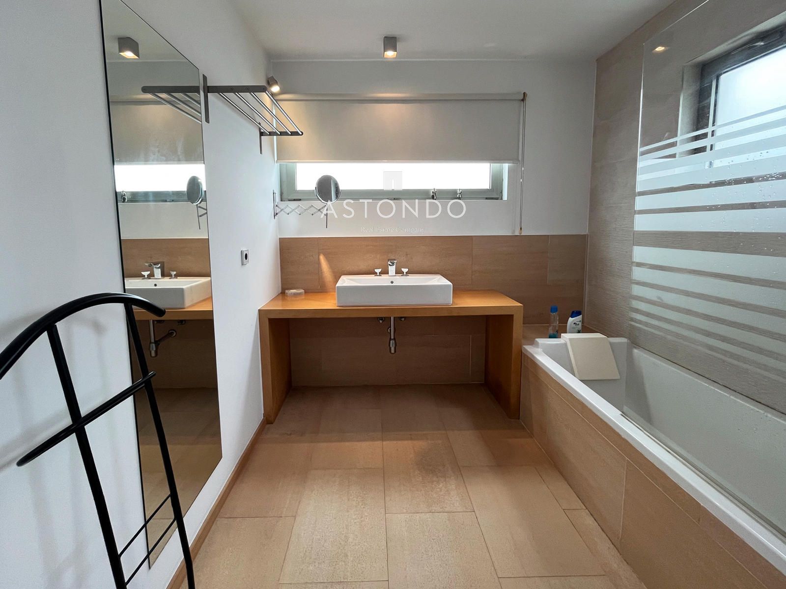 En Ajo, se vende chalet independiente con 4 habitaciones 4 baños, con vistas al mar - Foto 17