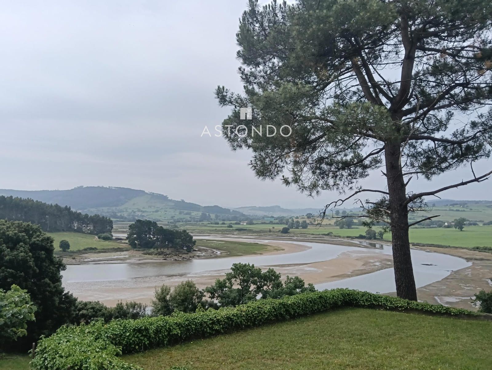 En Ajo, se vende chalet independiente con 4 habitaciones 4 baños, con vistas al mar - Foto 36